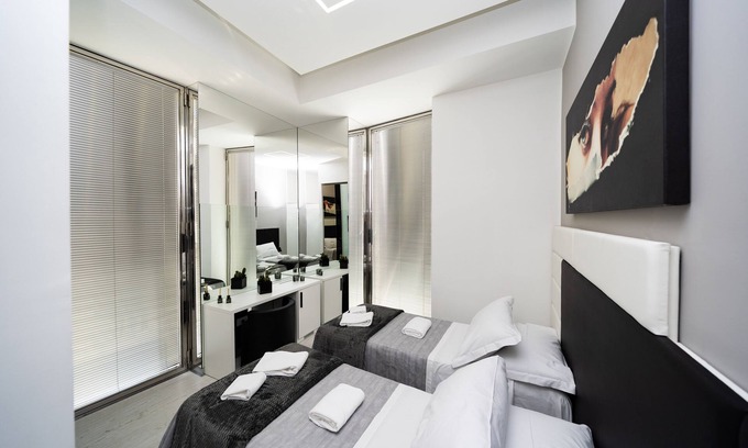 Reggio Calabria Casa | White Rooms