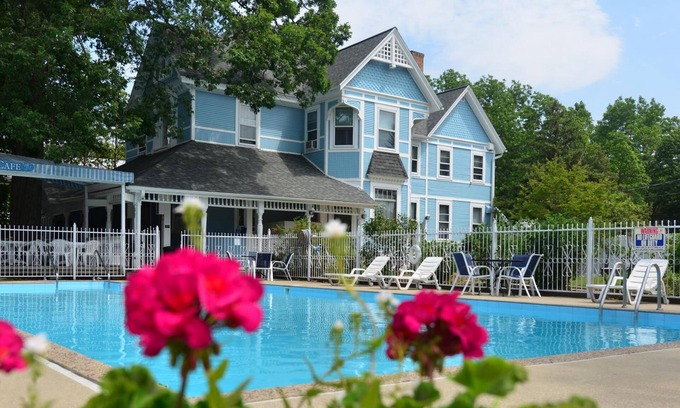 Wisconsin Dells Hotel | White Rose Inns