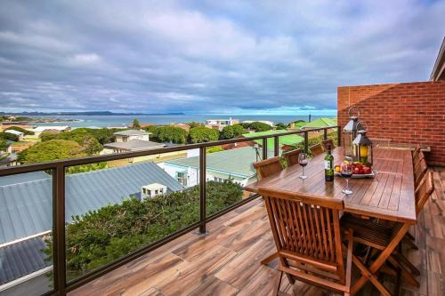 Van Dyks Bay Casa | White Shark Guest House