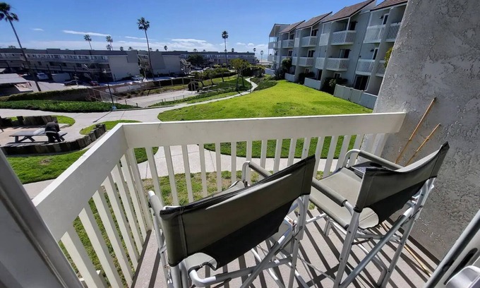 Port Hueneme Condominio | White water views Beach Front Condo - Steps to the beach - Monthly rate Discount