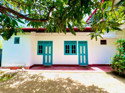 Hikkaduwa Hotel | White Whale Villa Ambalangoda