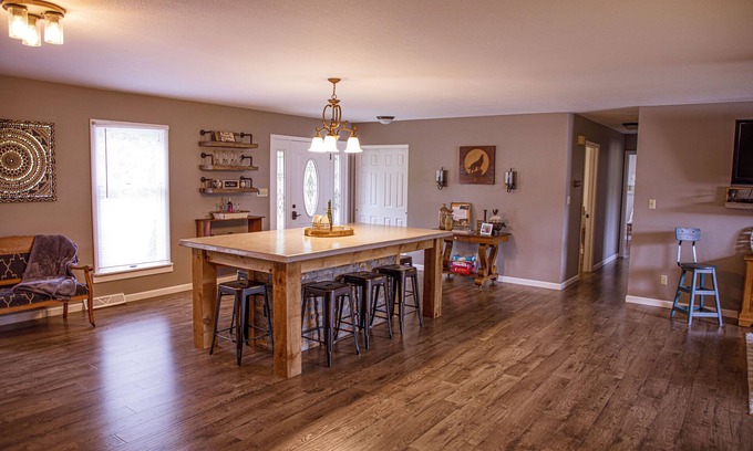 Rhineland Casa | White Wolf Inn - Casa