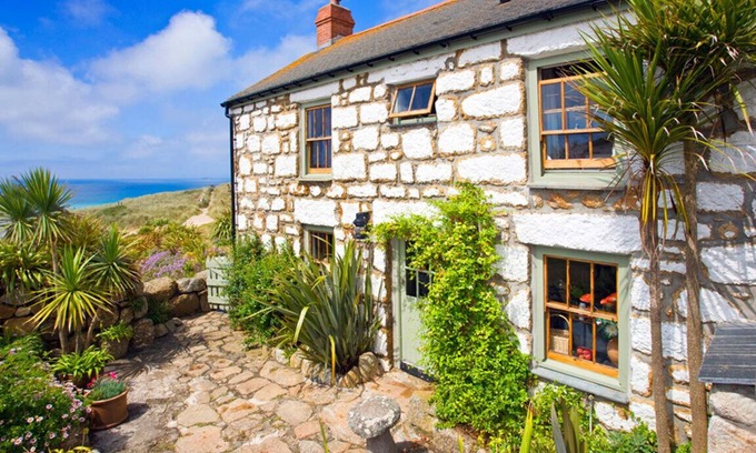 Sennen Cove Cabaña | Whitebreakers, Beach Cottage, Sea-views, Garden