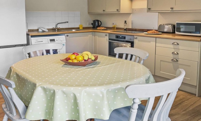 Alton Cabaña | Whitedown - a cottage that sleeps 2 guests in 1 bedroom