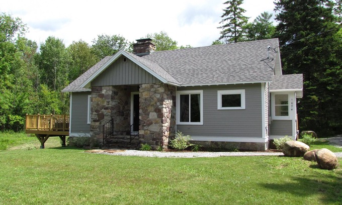 Wilmington Casa | Whiteface Mtn / Wilmington, NY ~~ Tina caliente, chimenea a gas, 2 minutos de Whiteface !!