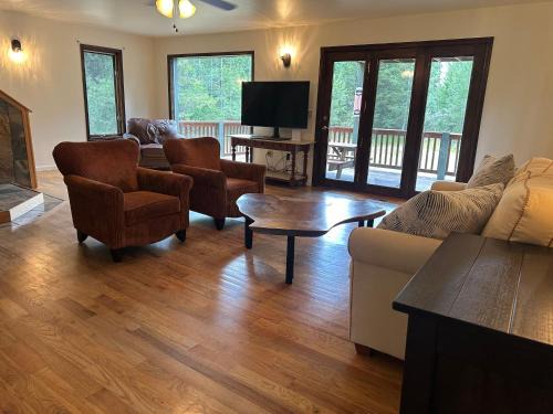 Whitefish Casa | Whitefish Bootjack Lake Lodge- Nestled in the Trees, Nearby Lake & Pet Friendly!