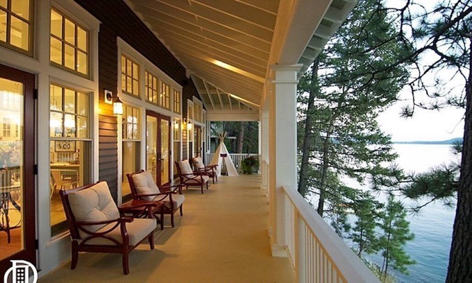 Whitefish Casa | Whitefish Lakefront Luxury Home! Casa de campo clásica al borde del agua