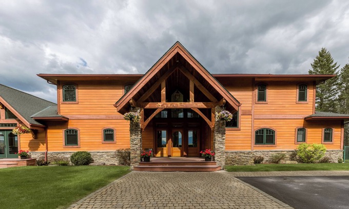 Whitefish Casa | WHITEFISH Large Luxury home, near GNP, near Downtown Whitefish