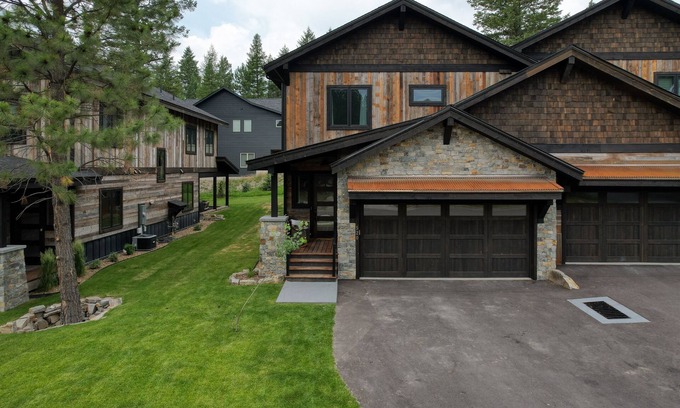 Whitefish Casa | Whitefish Lynx Run Town House Private Hot Tub