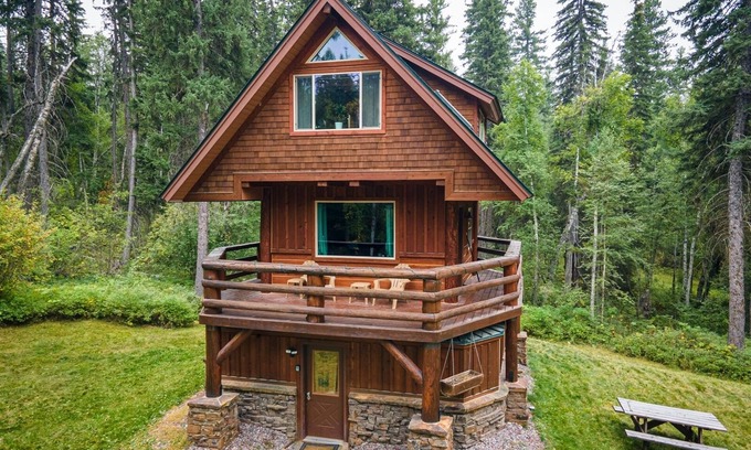 Whitefish Casa | Whitefish MT Luxury Cabin - Peaceful Forest Retreat Minutes from Downtown