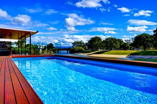 Broadbeach Waters Casa | Whitehaven Stay 5 Pay 4 Winter Special
