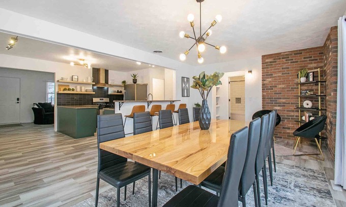 Goshen Casa | Whitehouse Retreat! 4-bedroom house with Pool, WiFi and AC in tranquil Goshen