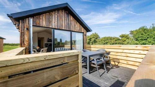 Sandwich Chalet De Esquí | Whitemills Wake and Aqua Park Lodge Five