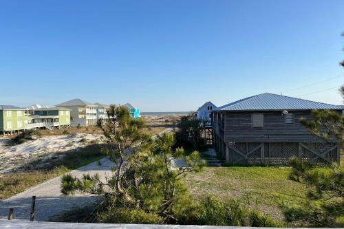 Fort Morgan Casa | Whitesands South Relax in comfort at this duplex within walking distance of the beach