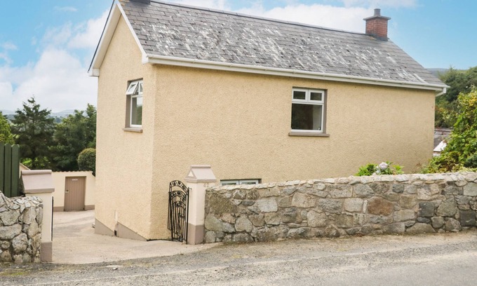 Newry Cabaña | WHITETHORN HOUSE, family friendly in Newry, Northern Ireland