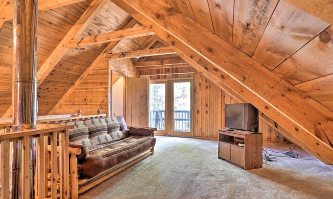 Deadwood Cabina | Whitewood Cabin: Deck, Gas Grill & Hot Tub!