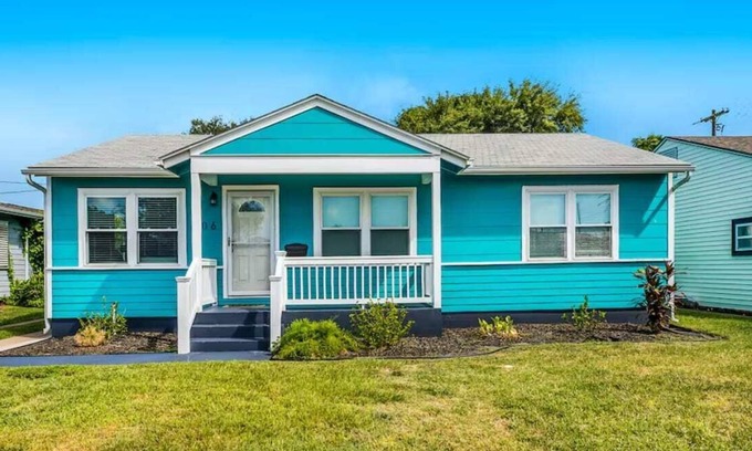 Galveston Casa | Whiting Island - 3BR close to beach w/ hot tub