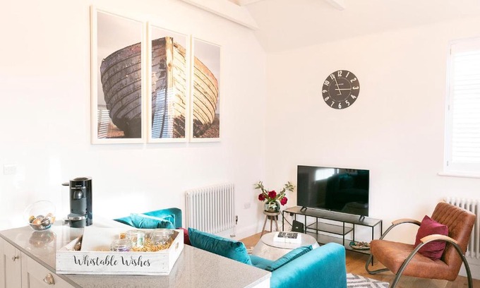 Whitstable Apartamento | Whitstable Wishes, a Stylish Seaside Retreat, Whitstable with Parking Space