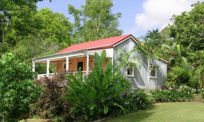 Airlie Beach Casa | Whitsunday Heritage Cane Cutters Cottage