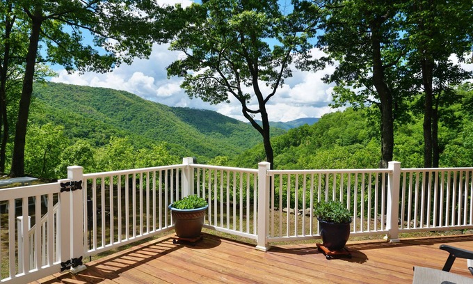 Whittier Cabaña | Whittier Mountain Hideaway w/ Breathtaking Views