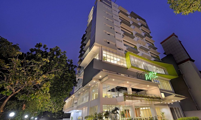 Bogor Tengah Hotel | Whiz Prime Hotel Pajajaran Bogor
