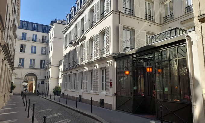 Quartier de la Porte-Saint-Denis Hotel | WHO - Windsor Hotel Opera