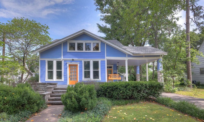 Carthage Casa | Whole Home Rental - 2 minute walk to Marian Days