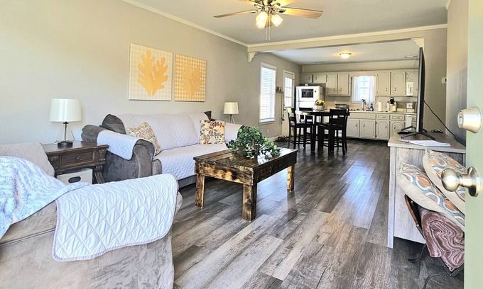 Christian County Casa | Whole House- 3rm + Fenced Yard. 2 Turns to Post!