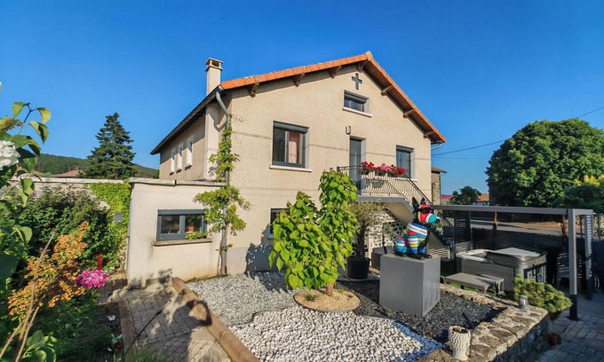 Saint-Jean-Lachalm Casa | Whole house