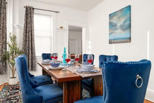 New Rochelle Casa | Whole House Near NYC and Transit with Game Room Fire Pit and King Bed