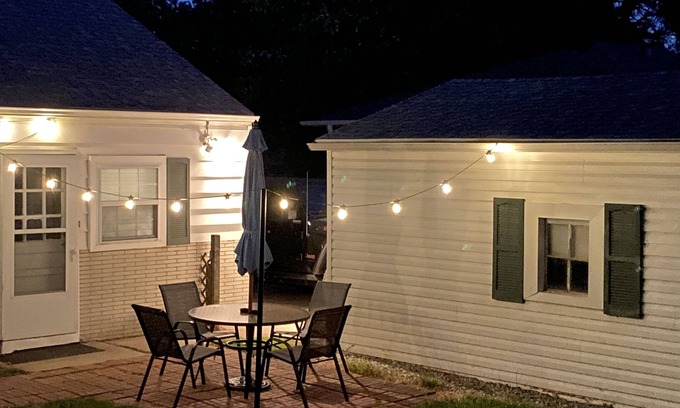 Lincoln Casa | Whole House with big back yard and comfy beds!