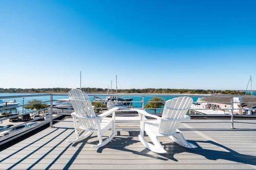 Morehead City Casa | Why Knot Getaway…Rooftop with WaterView! Unit F