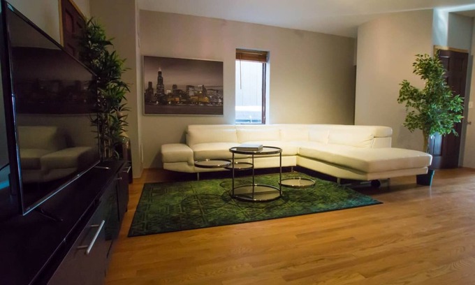 Pulaski Park Casa | wicker park large apartment perfect for families