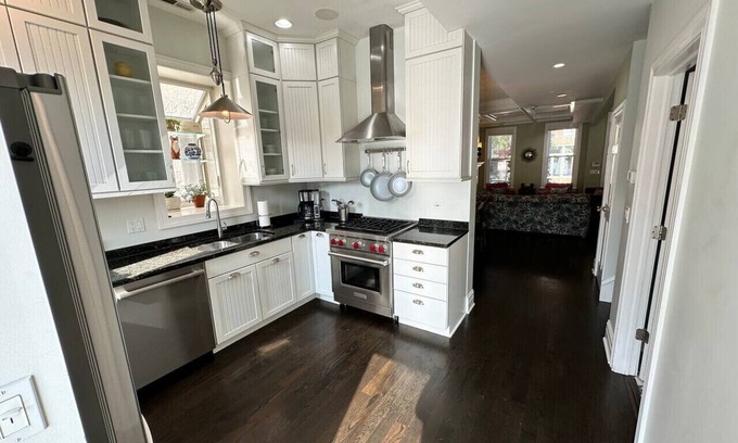 Wicker Park Casa | Wicker Park SFH w/Parking and Private Outdoor Deck