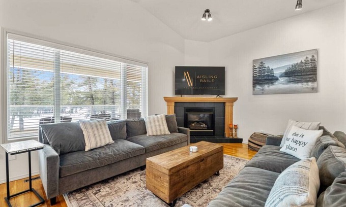 East Kootenay Casa | Wide Open Spaces | Hot Tub | Springs Golf Course