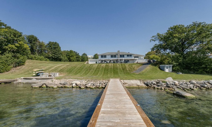 Geneva Casa | ¡NUEVO! Amplia casa en el lago Seneca con más de 200 'de frente al lago privado