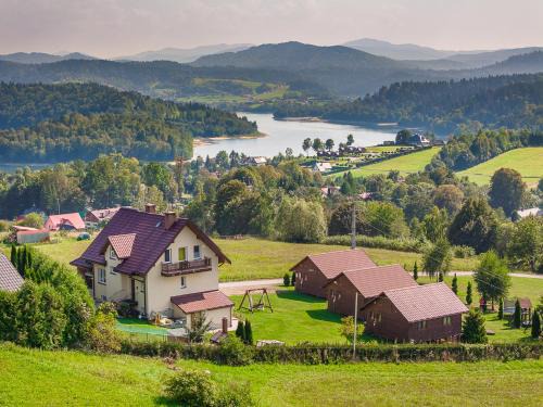 Polanczyk Casa | "Widokowe Wzgórze"domki z widokiem na jezioro w Polańczyku z klimatyzacją