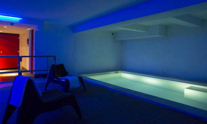 Les Menuires Apartamento | Wifi, ski-in/ski-out & foot of the slopes, swimming pool, tv, ski locker, 25-30m², Les Menuires