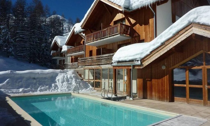 Les Orres Apartamento | Wifi, ski-in/ski-out & foot of the slopes, fitness, swimming pool, terrace, balcony, parking, tv