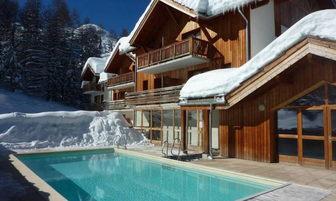 Les Orres Apartamento | Wifi, ski-in/ski-out & foot of the slopes, fitness, swimming pool, terrace, balcony, parking, tv