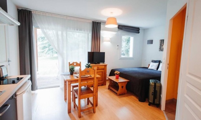 Ax-les-Thermes Apartamento | Wifi, piscina, terraza, balcón, parking, tv, local para esquís, 23m², Ax-Les-Thermes