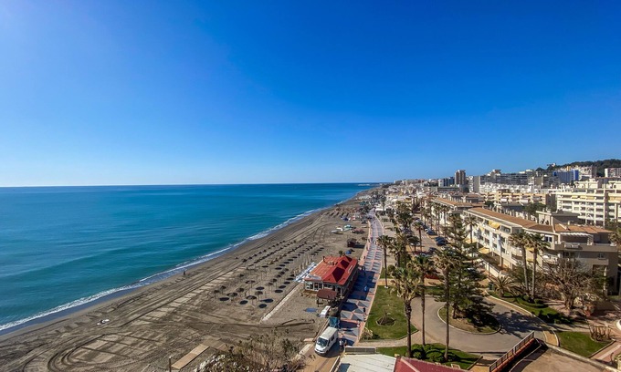 Carihuela Apartamento | Wifi, terraza, piscina y acceso privado a la playa