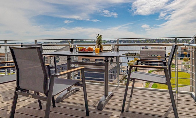 Schleswig Apartamento | Wiking-koje 5 - Aufzug, 1. OG, Dusche, TV, Wlan, Balkon, Gartenmöbel, Parkplatz