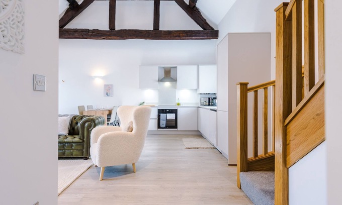 Mollington Cabaña | Wild Drive Chester | Stunning converted cottage on 197 acre woodland
