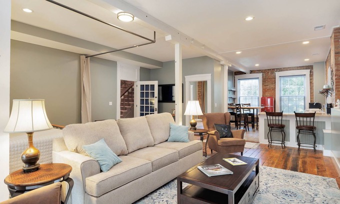 Weston Apartamento | Wild Feline Retreat