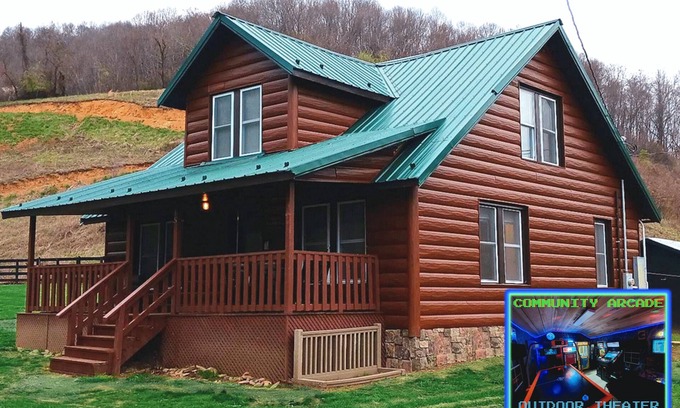 Wilson Creek Cabina | Wild Horse Lodge at Highland Hideaways near Grayson Highlands - Arcade/Theater