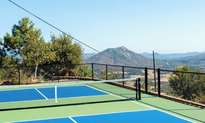 Julian Casa | Wild Moon Ranch — Mountain-Top Retreat with Panoramic Lake Views, Pickleball & Cedar Hot Tub