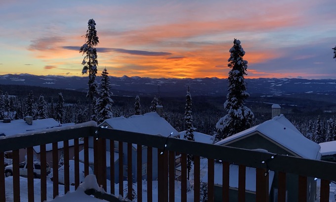 Snow Pine Estates Chalet De Esquí | Wild Raven Big White Chalet