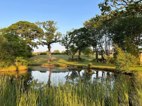 South Tawton Casa | Wild swimming, log burner & fishing lake