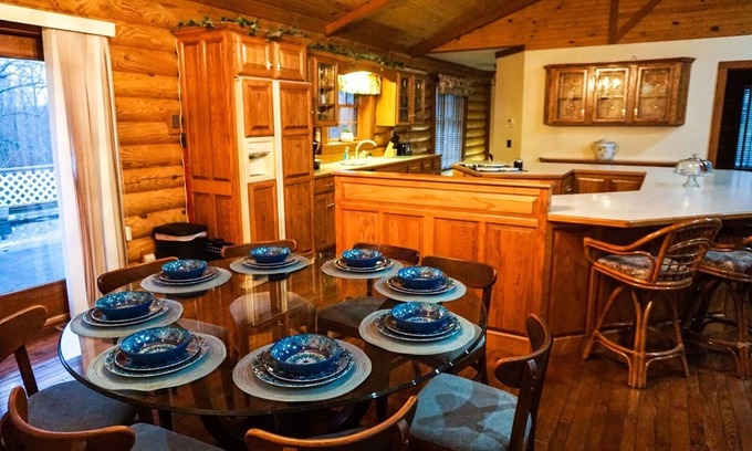 Almo Casa | Log Cabin. 5 millas de Ky Lake, cama King, jacuzzi, mesa de billar, 1500 pies cuadrados lugar!